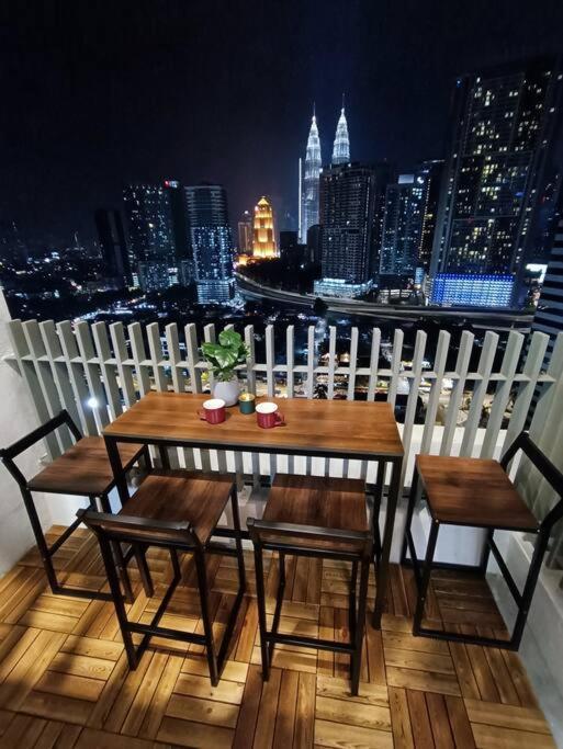 Pangsapuri C14a Modern Infinity Pool Klcc View With Balcony *