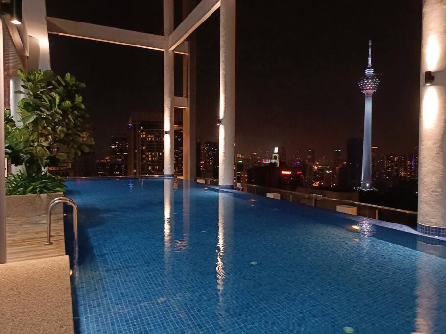 Pangsapuri C14a Modern Infinity Pool Klcc View With Balcony Kuala Lumpur