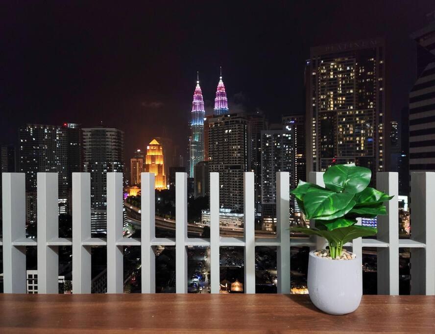 C14a Modern Infinity Pool Klcc View With Balcony Pangsapuri Kuala Lumpur