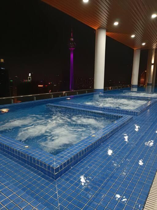 C14a Modern Infinity Pool Klcc View With Balcony Pangsapuri Kuala Lumpur