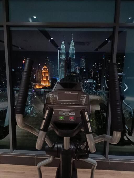 Pangsapuri C14a Modern Infinity Pool Klcc View With Balcony *